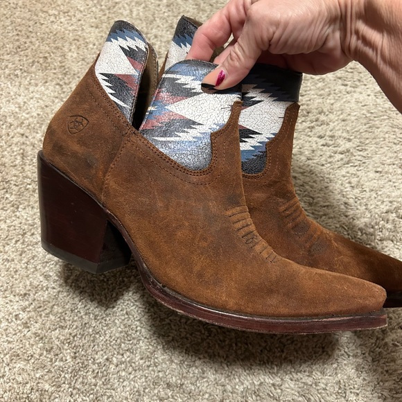 Ariat Women's Brown Western Ankle Boots Sz 10 Like New - Picture 6 of 6